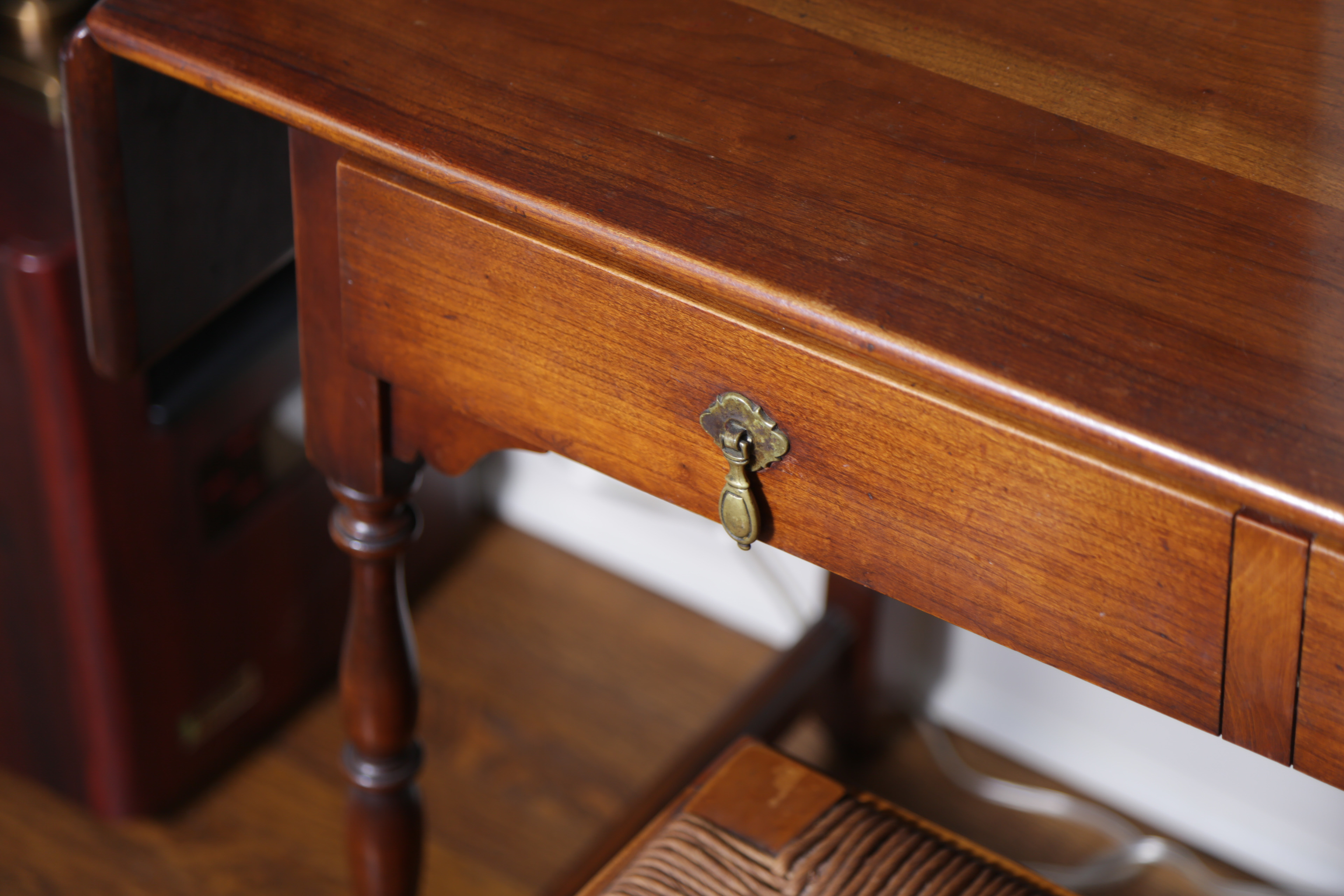 Stickley Dressing Table and Bench With Rush Seat EBTH